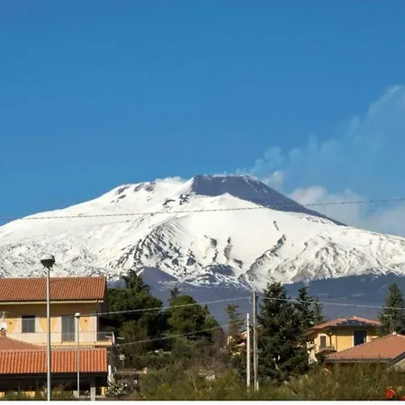 Between Sea And Mountain San Giovanni La Punta